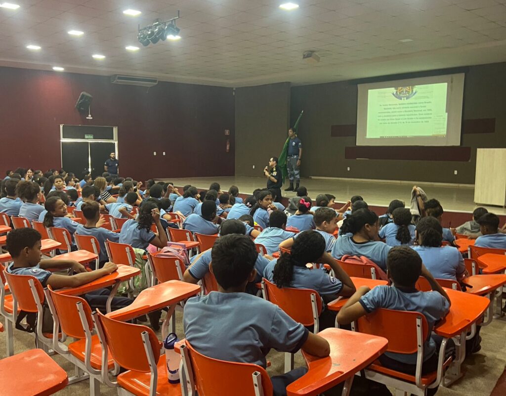 guardas metropolitanos que compõem o Guardião Escolar estão presentes em todas as escolas municipais