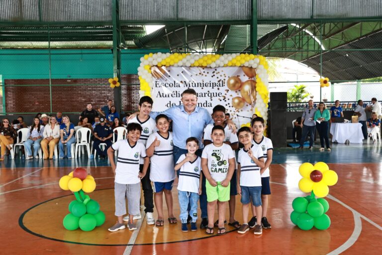 Escola Aurélio Buarque de Holanda comemora 30 anos de existência