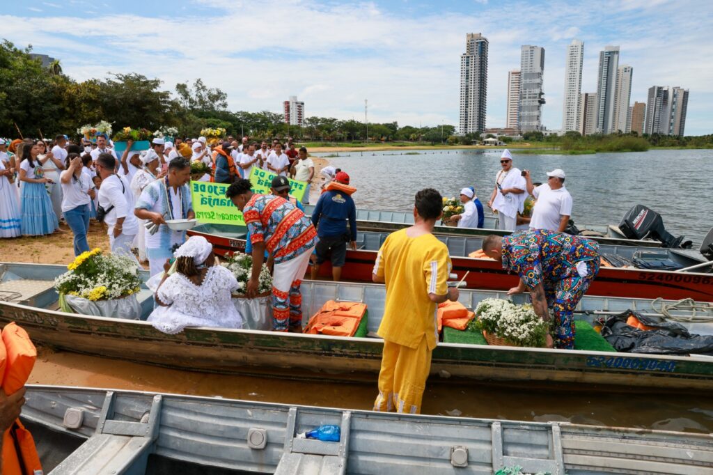 Rituais religiosos e a entrega de presentes à Yemanjá foram realizados na tarde de domingo, 23<br>