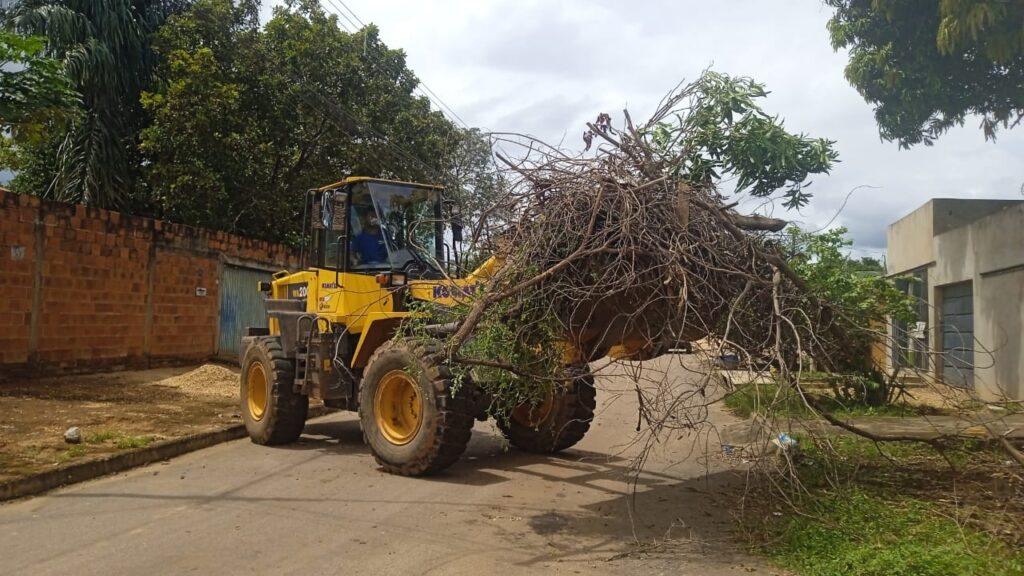 Retirada de entulhos no Jardim Aureny III - Foto: Divulgação