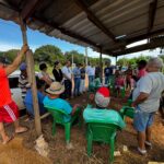 Secretário e equipe técnica da Seasi em encontro com horticultores do Setor Santa Bárbara