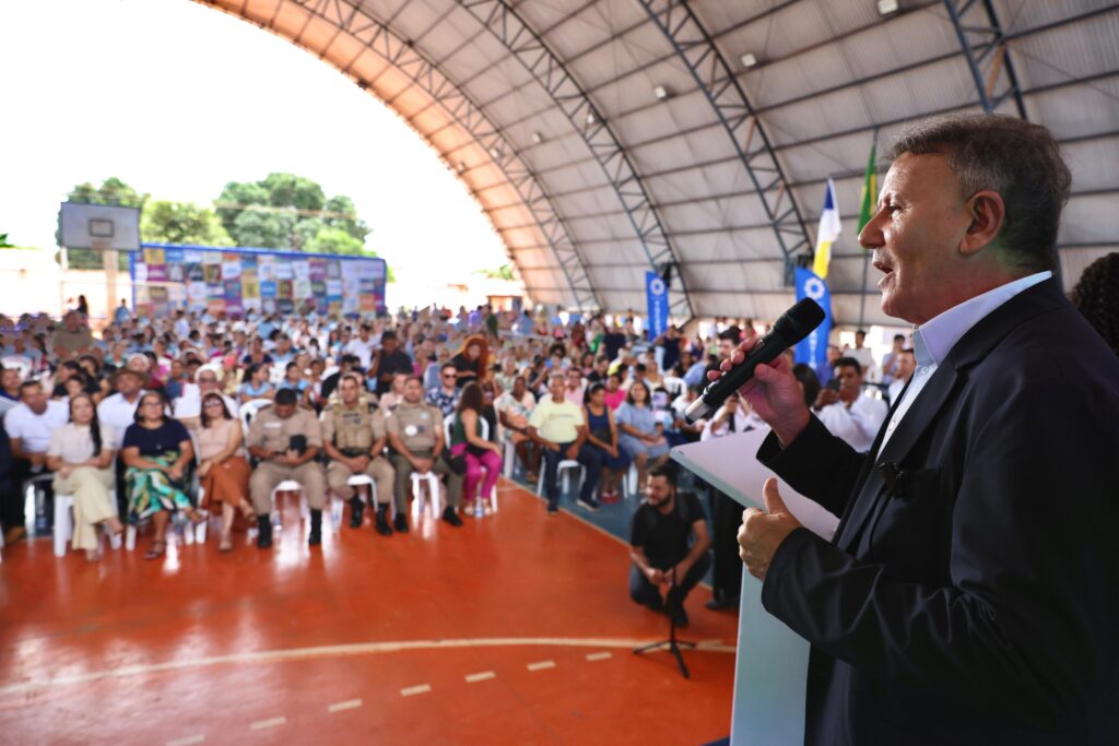 <br>Retirada do ponto eletrônico das escolas é um dos compromissos de campanha do prefeito Eduardo