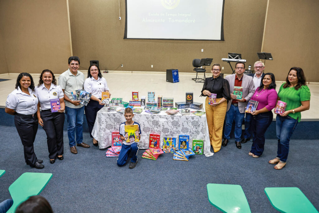 06/03/2025 - Entrega de livros didáticos para ETI Almirante Tamandaré.<br>Estive presente o representante do poder público Warley Marques.<br>Palmas TO<br>Foto: Edu Fortes