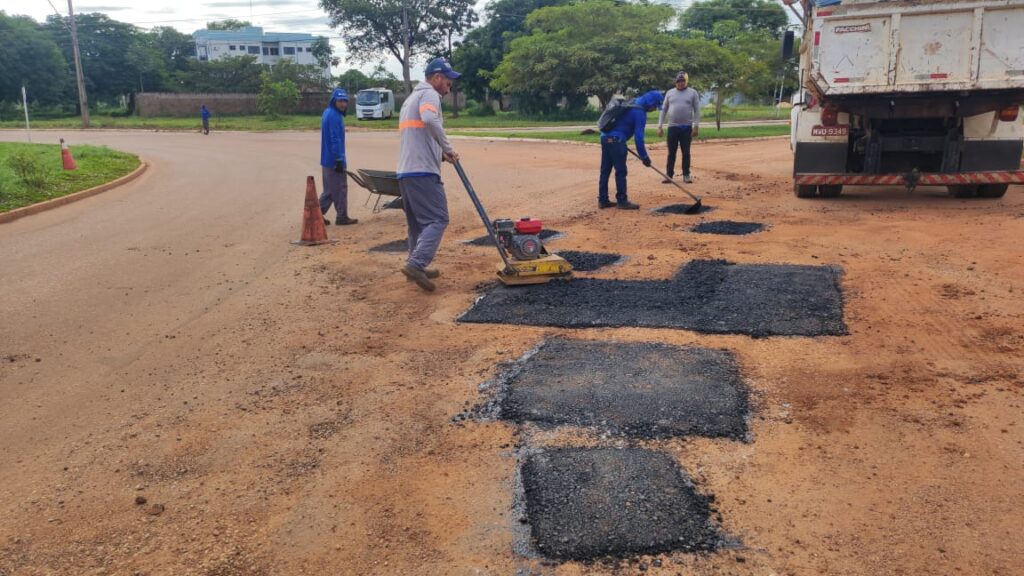 Tapa-buraco na Avenida NS-02