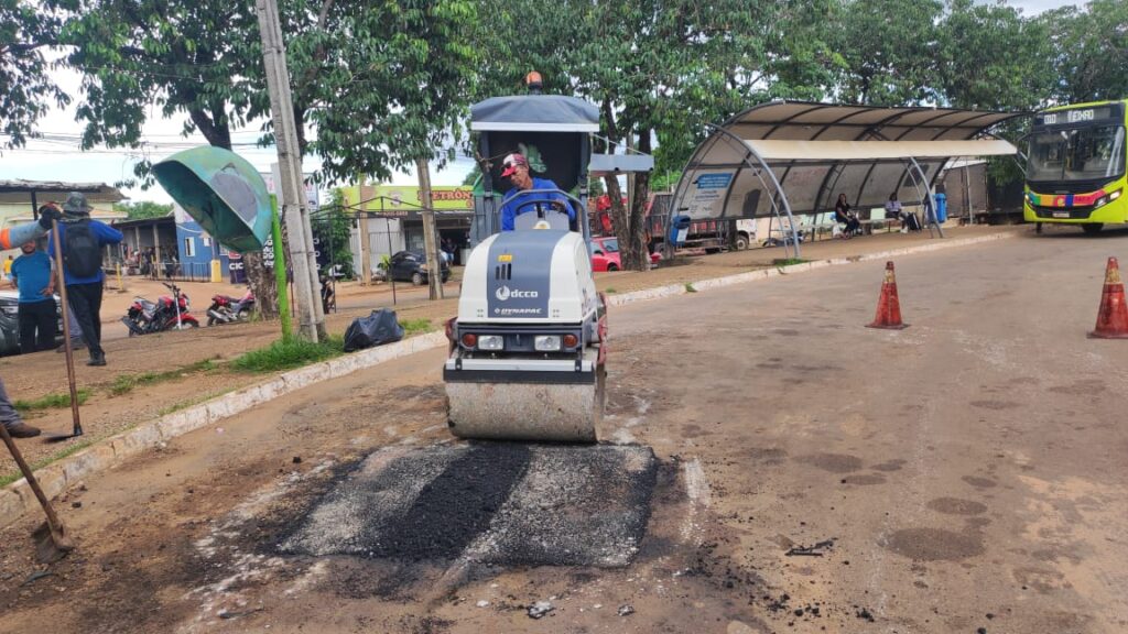 Manutenção de via no Jardim Aureny I