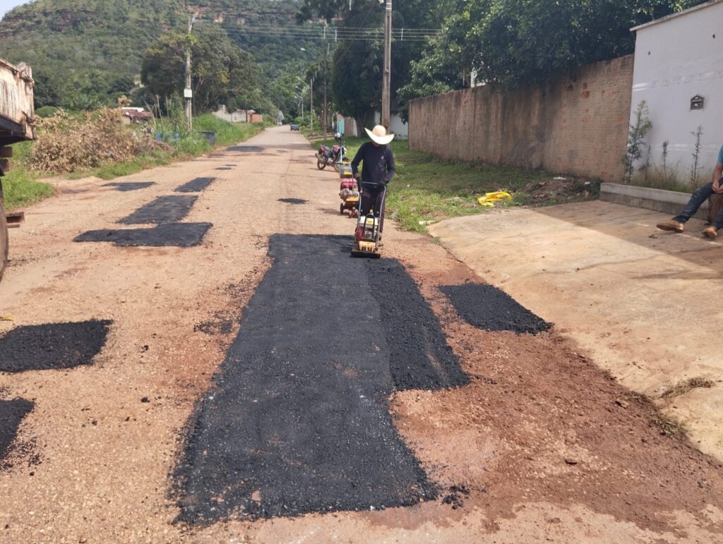 Manutenção de via em Taquaruçu