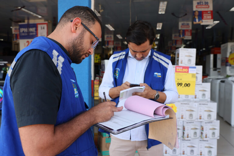 Procon de Palmas realiza blitz educativa em alusão ao Dia do Consumidor