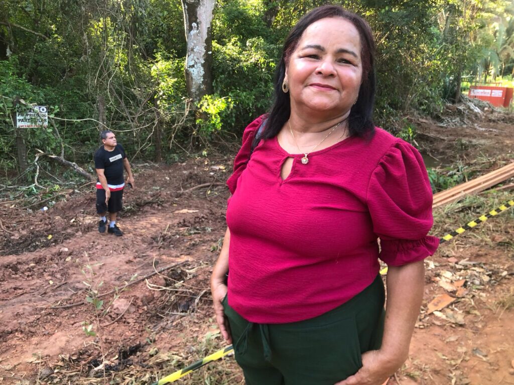 A assistente social Rosilene Pereira sempre morou no distrito e expressou sua satisfação com a nova construção - Foto: Divulgação