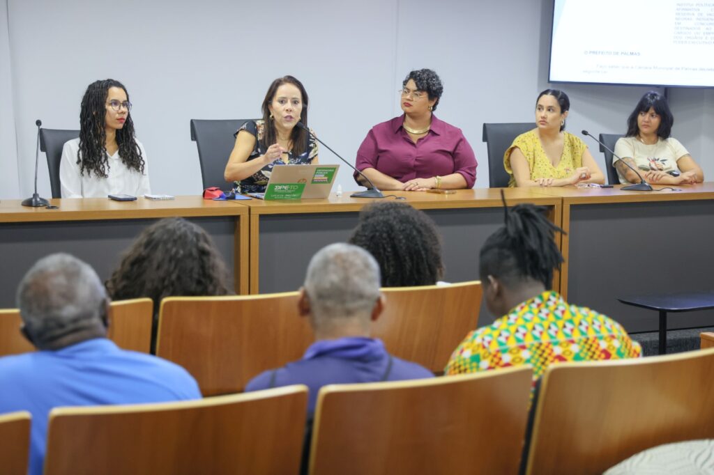 <br>Encontro para debater regulamentação da Lei de Cotas em Palmas contou com membros da Seirdh, DPE, representantes dos movimentos sociais da negritude palmense, quilombolas e povos tradicionais e originários - Foto: Júnior Suzuki