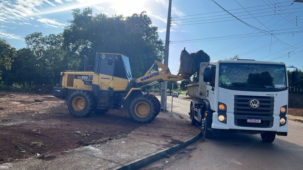 Retirada de entulhos na ACSO 101 (1003 Sul) - Foto: Divulgação